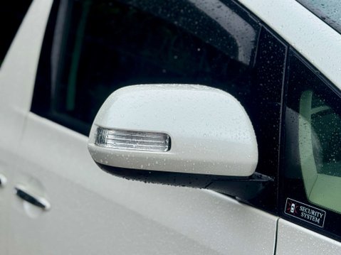 Toyota Alphard 2.4 HYBRID 32