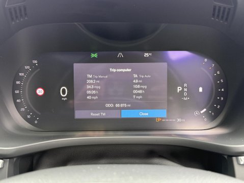 Volvo XC60 2.0 B5 MHEV R-Design SUV 5dr Petrol Hybrid Auto AWD Euro 6 (s/s) (250 ps) 40