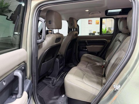 Land Rover Defender 2.0 SD4 S SUV 5dr Diesel Auto 4WD Euro 6 (s/s) (240 ps) 55