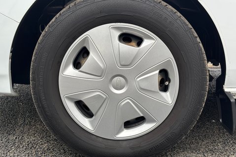 Ford Transit Custom 320 L1 Trend 130 ps Panel Van - Air Con / Twin Side Loading Doors 33