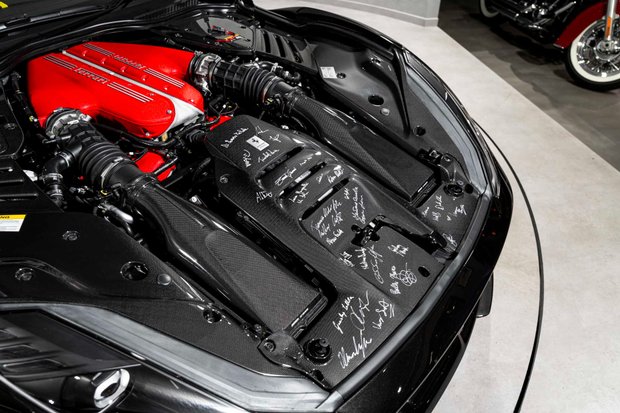 Ferrari 812 Competizione DELIVERY MILEAGE. SIGNATURES ON ENGINE BAY. AIRBRUSHED SHIELDS. CARPLAY. 3