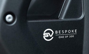 Land Rover Defender 90 V8 Bond Edition 12