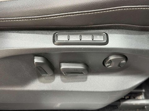 Volkswagen Tiguan 2.0 TDI R-Line Tech SUV 5dr Diesel DSG Euro 6 (s/s) (150 ps) 33