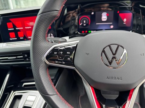 Volkswagen Golf GTI TSI DSG 32