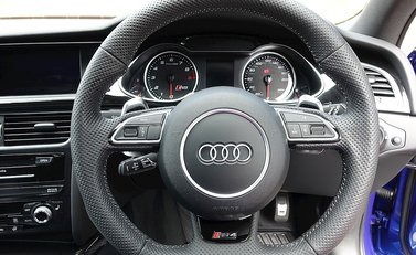 Audi RS4 Avant 25