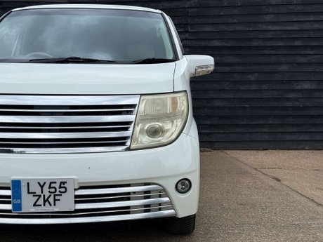 Nissan Elgrand AUTECH 23