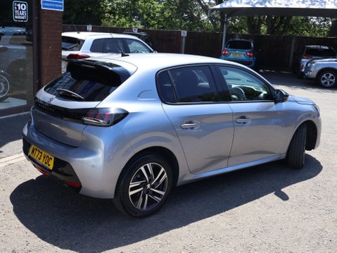 Peugeot 208 1.2 PureTech Allure Premium + EAT Euro 6 (s/s) 5dr 10
