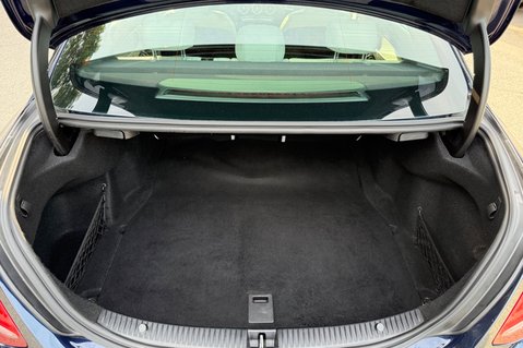 Mercedes-Benz C Class C250 D AMG LINE PREMIUM - 10 SERVICES - 2 OWNERS - LIGHT INTERIOR 50