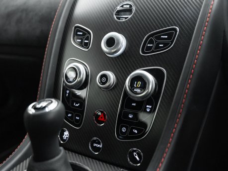 Aston Martin V12 Vantage S 