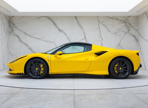 Ferrari F8 SPIDER 4