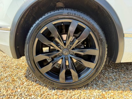 Volkswagen Tiguan 2.0 TDI R-Line 4Motion Euro 6 (s/s) 5dr 16