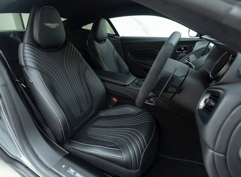 Aston Martin DB11 V8 Shadow Edition 10