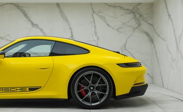 Porsche 911 GT3 TOURING (992) 40