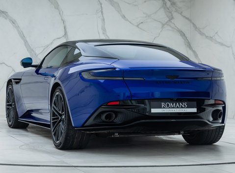 Aston Martin DB12 V8 10