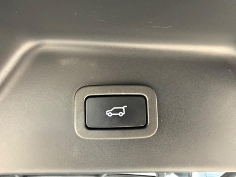 Land Rover Range Rover 5.0 P565 V8 SV Autobiography Dynamic Black Auto 4WD Euro 6 (s/s) 5dr 57