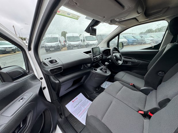 Citroen Berlingo LWB L2H1 [SOLD CM] Low Roof Driver 950 Air Con Alloys Nav Sensors EURO 6 NO 15