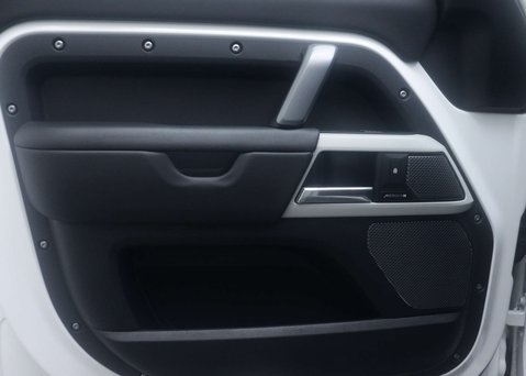 Land Rover Defender 3.0 Defender X-Dynamic HSE D300 MHEV A 4WD 5dr 63