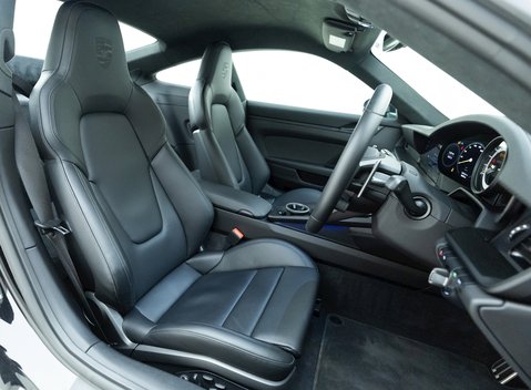 Porsche 911 (992) GT3 Touring 10