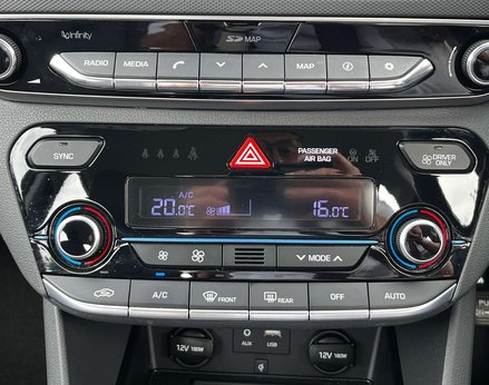 Hyundai IONIQ 1.6 IONIQ Premium SE FHEV Semi-Auto 5dr 52