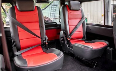 Land Rover Defender 90 Autobiography Edition 13