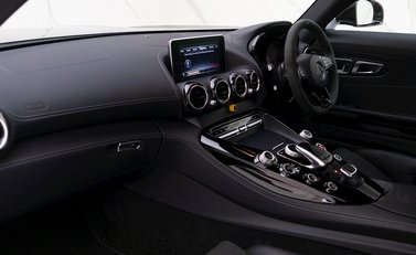 Mercedes-Benz AMG GT R GT R Premium 13