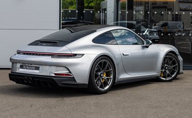 Porsche 911 GT3 TOURING (992) 4