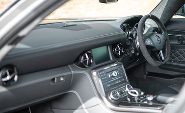 Mercedes-Benz SLS AMG GT Final Edition 17