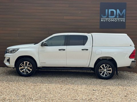 Toyota Hilux 2.4 HI-Luxury Invincible X D-4D 4WD Double Cab 4WD 5dr 9