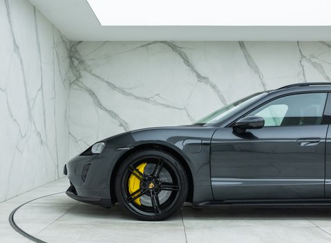 Porsche Taycan Turbo S Sport Turismo 41