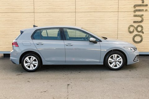 Volkswagen Golf LIFE TSI 12