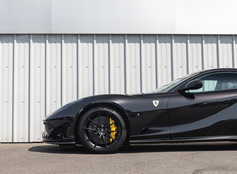 Ferrari 812 Superfast 32