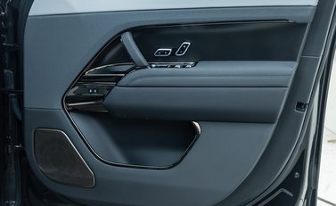 Land Rover Range Rover Sport P635 SV EDITION ONE 29