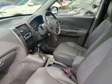 Hyundai TUCSON 2.7 V6 CDX SUV 5dr Petrol Automatic (237 g/km, 173 bhp) 13