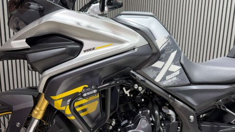 Voge DS 2025 ONLY 3K PANNIERS SCREEN ADVENTURE BIKE A2 READY 17
