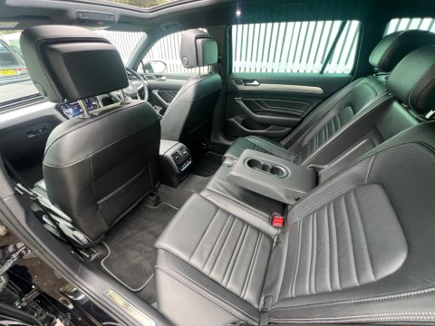 Volkswagen Passat R-LINE TDI 4MOTION DSG 53