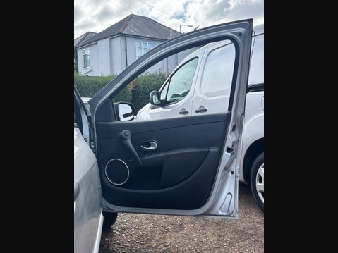 Renault Clio 1.2 TCe Dynamique Euro 4 5dr 18