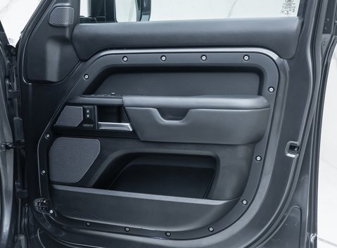 Land Rover Defender 110 V8 CARPATHIAN EDITION Urban 29