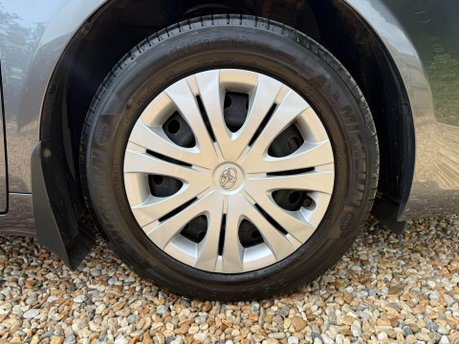 Toyota Avensis 1.6 D-4D Active Touring Sports Euro 6 (s/s) 5dr 11