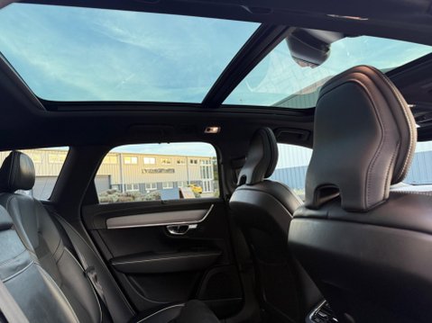 Volvo V90 2.0 B5 MHEV R-Design Auto Euro 6 (s/s) 5dr 40