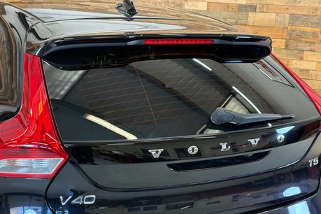 Volvo V40 2.0 T5 R-Design Pro Hatchback 5dr Petrol Auto Euro 6 (s/s) (245 ps) 81
