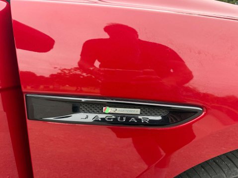 Jaguar F-Pace 2.0 F-PACE R-Sport AWD D Auto 4WD 5dr 9