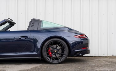 Porsche 911 Targa 4 GTS (991.2) 28