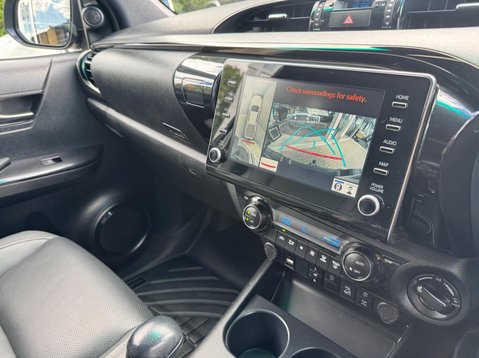 Toyota Hilux INVINCIBLE X 4WD D-4D DCB 14