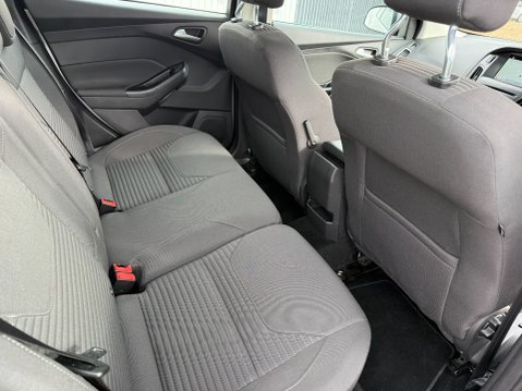 Ford Focus TITANIUM WITH NAV 31