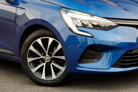 Renault Clio ICONIC TCE 11