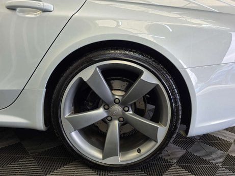 Audi RS4 4.2 FSI V8 Estate 5dr Petrol S Tronic quattro Euro 5 (450 ps) 25
