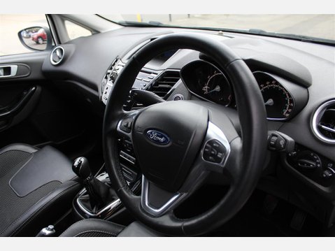 Ford Fiesta TITANIUM X 12