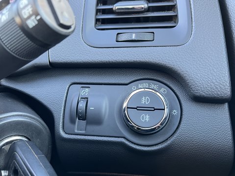 Vauxhall Insignia 2.0T SIDI Elite 5dr [Start Stop] 30