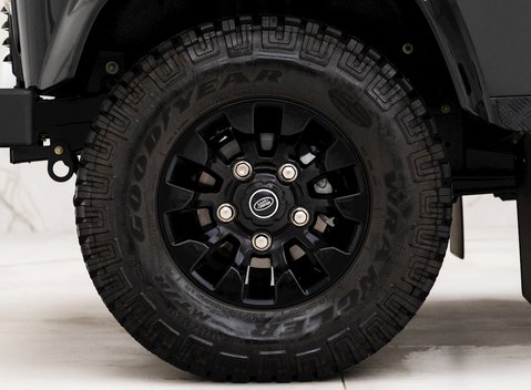 Land Rover Defender 110 XS 8