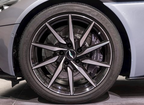 Aston Martin DB11 V12 6
